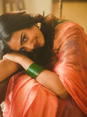 Yogalakshmi Instagram - பெண்ணென்ற ஜாதியிலே
ஆயிரத்தில் அவள் ஒருத்தி✍🏽🪶
Pc :- @karthikha_photography
Hair do :- @stylistsoniya