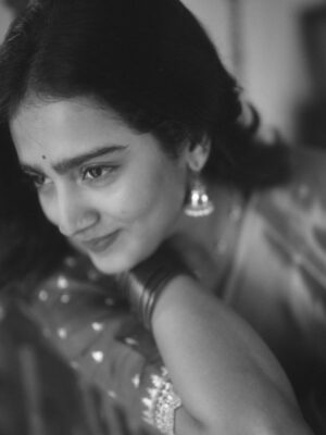 Yogalakshmi Instagram - பெண்ணென்ற ஜாதியிலே
ஆயிரத்தில் அவள் ஒருத்தி✍🏽🪶
Pc :- @karthikha_photography
Hair do :- @stylistsoniya