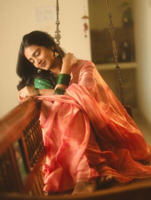 Yogalakshmi Instagram - பெண்ணென்ற ஜாதியிலே
ஆயிரத்தில் அவள் ஒருத்தி✍🏽🪶
Pc :- @karthikha_photography
Hair do :- @stylistsoniya