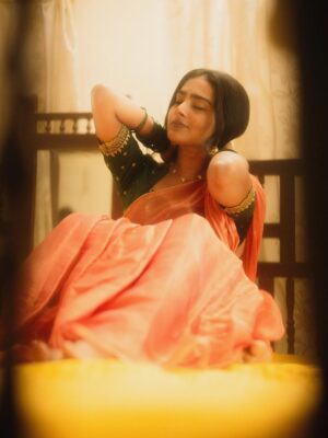 Yogalakshmi Instagram - பெண்ணென்ற ஜாதியிலே
ஆயிரத்தில் அவள் ஒருத்தி✍🏽🪶
Pc :- @karthikha_photography
Hair do :- @stylistsoniya