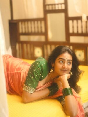 Yogalakshmi Instagram - பெண்ணென்ற ஜாதியிலே
ஆயிரத்தில் அவள் ஒருத்தி✍🏽🪶
Pc :- @karthikha_photography
Hair do :- @stylistsoniya