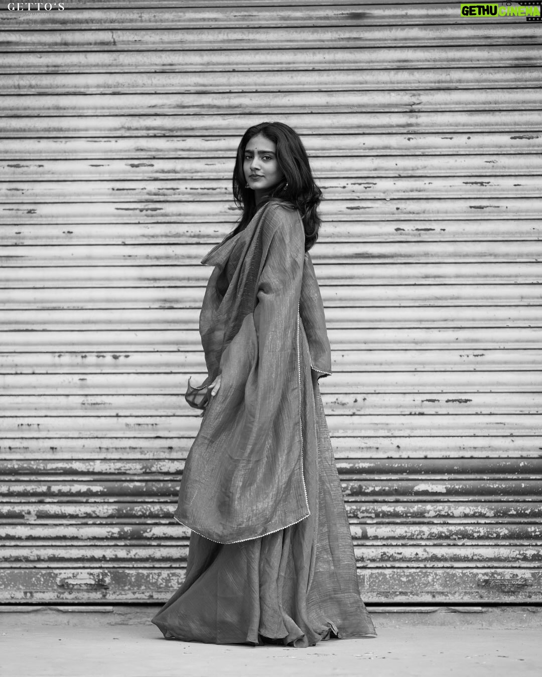 Yogalakshmi - 633.9K Likes - 🪶கண் தீண்டி உறைகிறேன்…
கை தீண்டி கரைகிறேன்… 

Pc :- @gett_o_ 💥
