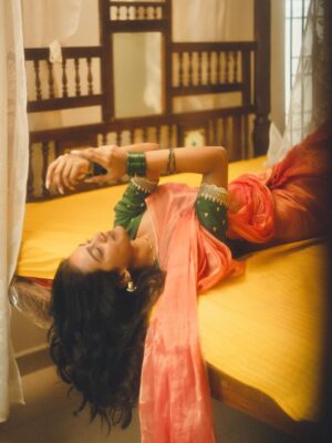 Yogalakshmi Instagram - பெண்ணென்ற ஜாதியிலே
ஆயிரத்தில் அவள் ஒருத்தி✍🏽🪶
Pc :- @karthikha_photography
Hair do :- @stylistsoniya