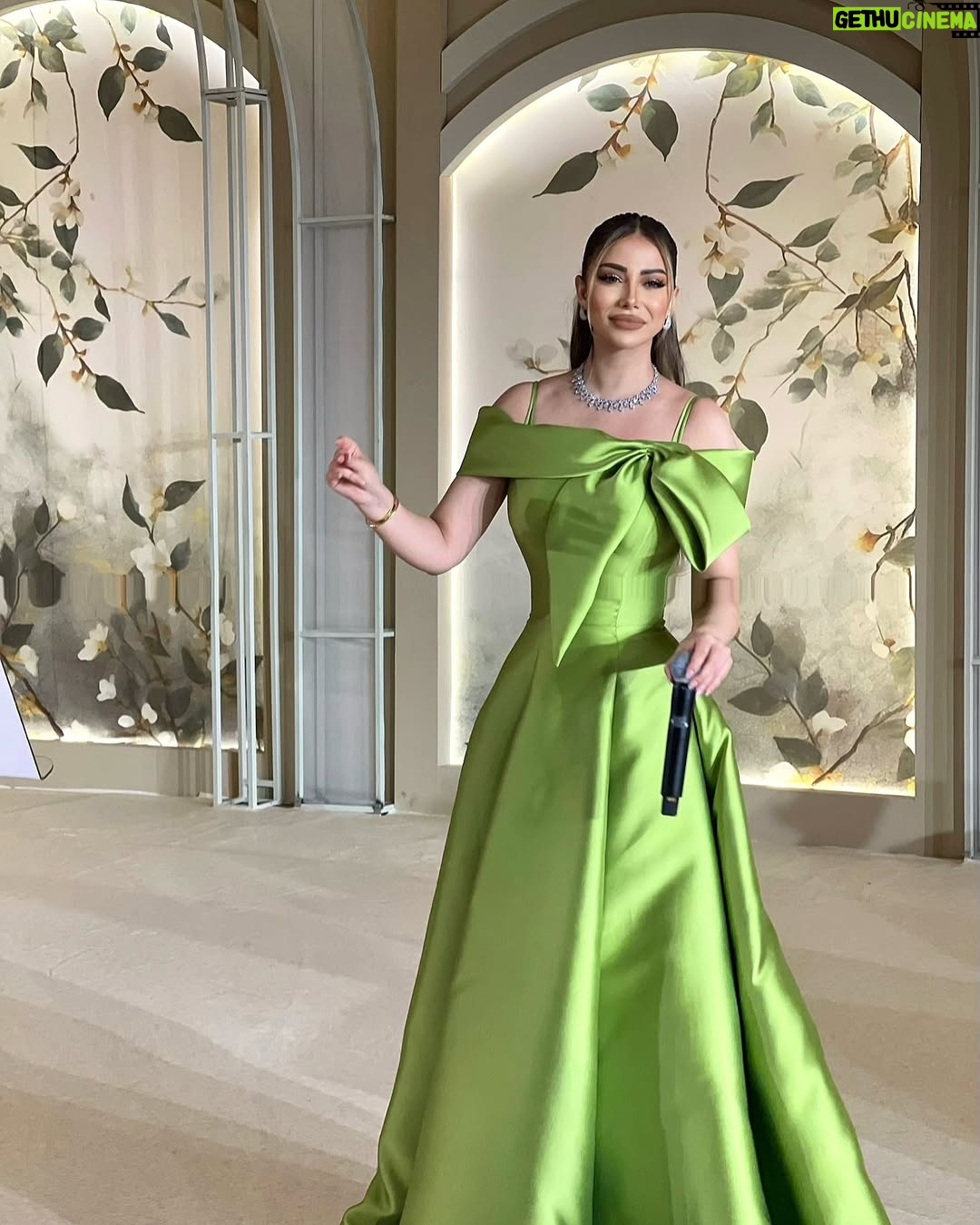 Yousra Saouf - 3 Likes - لبست هاللون لأول مرة شنو رأيكم ؟ 💚

Dress : @latelierduluxe