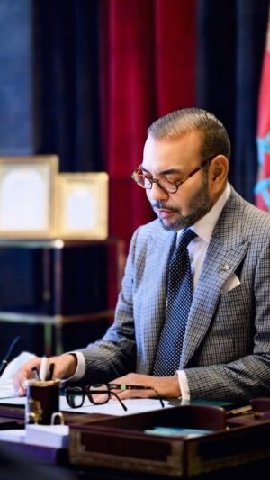 Yousra Saouf Instagram - بمناسبة عيد العرش المجيد، يسرني أن أرفع أسمى عبارات التهاني والتبريكات إلى مقام صاحب الجلالة الملك محمد السادس نصره الله وأيده، راجية من الله العلي القدير أن يحفظ جلالته ويمده بموفور الصحة والعافية، ويديم على وطننا الحبيب نعمة الأمن والاستقرار تحت قيادته الرشيدة الله يبارك فعمر سيدي و يحفظ صاحب السمو الملكي ولي العهد الأمير مولاي الحسن و كافة الأسرة الملكية 🇲🇦♥️