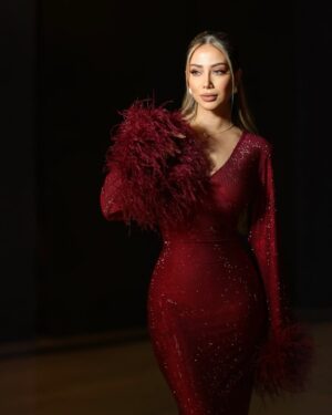 Yousra Saouf Instagram - Lady in Red ❣️
Dress : @latelierduluxe @miron.atelier
Hair : @seline.salon
Photographer : @amal_alqurshi