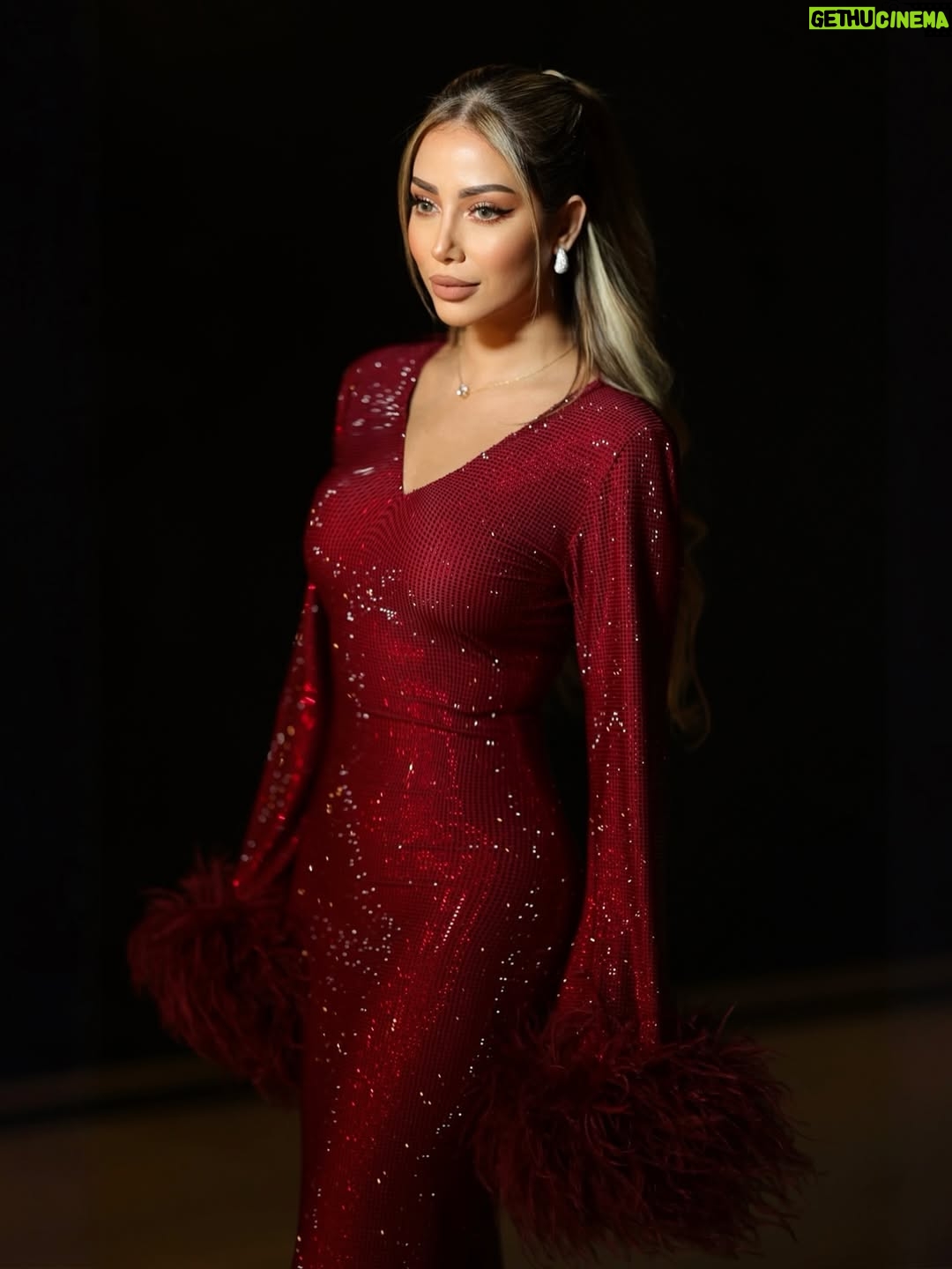 Yousra Saouf - 16.7K Likes - Not just a necklace — a masterpiece 💎 @ddjewellers_

Dress : @miron.atelier @latelierduluxe 
Hair : @seline.salon 
Photographer : @amal_alqurshi
