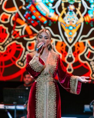 Yousra Saouf Instagram - outfit details 🇲🇦♥️ #القفطان_المغربي
Caftan : @malakelfilalicouture
Hair : @hanadi_hairstyle
Jewelry : @massa.jewelry
Photographers : @med_hallou @benyassine_oussamamed
