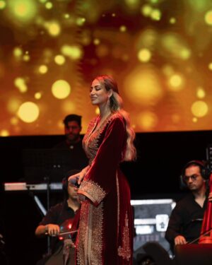Yousra Saouf Instagram - outfit details 🇲🇦♥️ #القفطان_المغربي
Caftan : @malakelfilalicouture
Hair : @hanadi_hairstyle
Jewelry : @massa.jewelry
Photographers : @med_hallou @benyassine_oussamamed