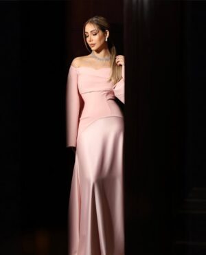 Yousra Saouf Instagram - 🩰
Hair : @seline.salon
Photographer : @amal_alqurshi
Dress : @solacelondon