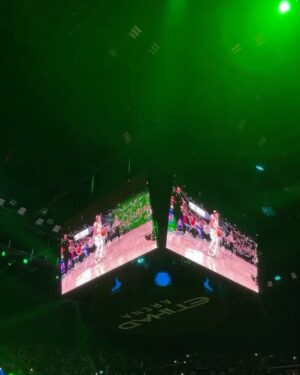 Yousra Saouf Instagram - GameDay 🏀🔥 @nba @nbaarabic
With the legend @iamsteveharveytv 💚