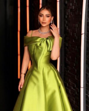 Yousra Saouf Instagram - In my own world 🍬
Dress : @latelierduluxe
Photographer : @aziza.chraibi