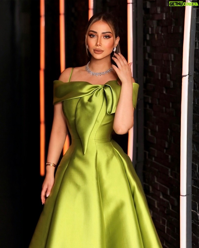 Yousra Saouf - 3 Likes - In my own world 🍬

Dress : @latelierduluxe
Photographer : @aziza.chraibi