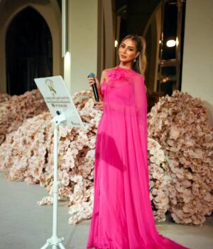 Yousra Saouf Instagram - 💕💕
Dress : @latelierduluxe