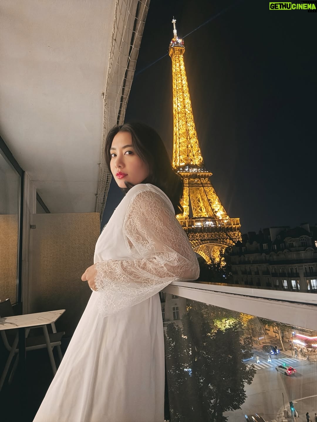Yu Thandar Tin - 1.9K Likes - Paris memories 😘