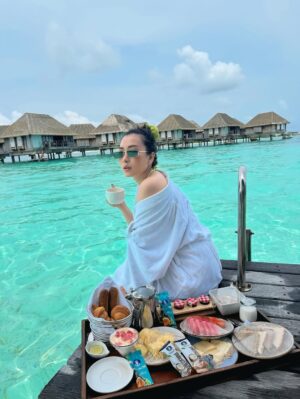 Yu Thandar Tin Instagram - ☕️☕️☕️ Breakfast in paradise 🥥🌊 #maldives