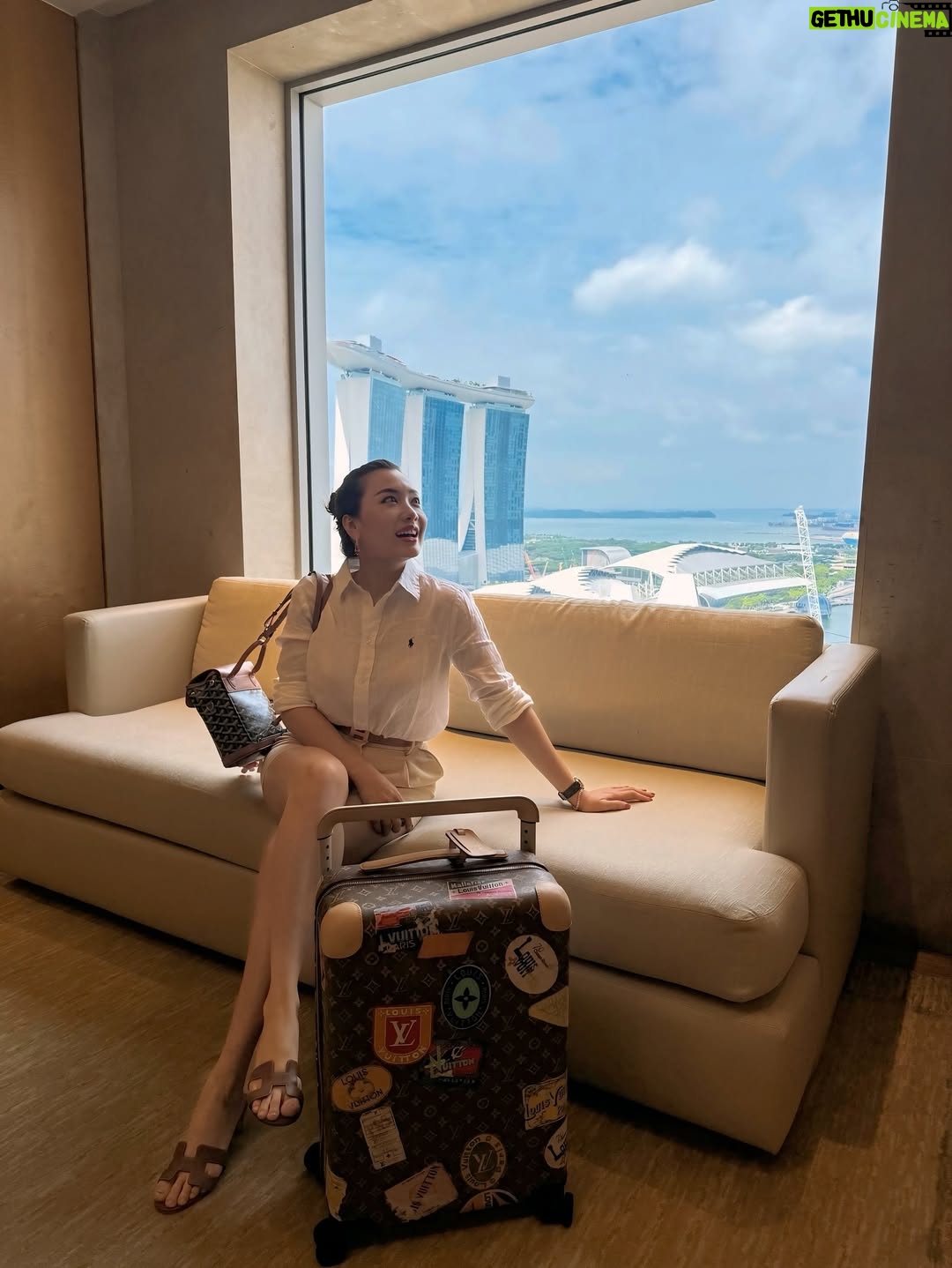 Yu Thandar Tin - 2.4K Likes - “Singa-slayed it. 🔥 #singapore #stories_of_yu_passport