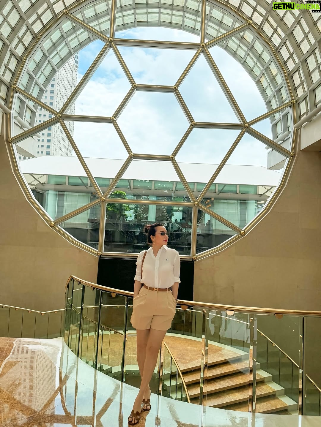 Yu Thandar Tin - 2.4K Likes - “Singa-slayed it. 🔥 #singapore #stories_of_yu_passport