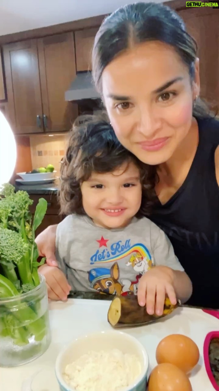 Yuli Ferreira - 23.9K Likes - Arepitas de Brócoli 🥦 Incluir a los niños en la cocina es sinónimo de forjar buenos hábitos desde temprana edad, como la buena comunicación, el orden y la disciplina que son indispensables para llevar cada paso de la receta. Además es la preferida de david 💚