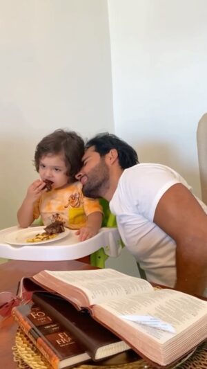 Yuli Ferreira Instagram - Quien ameniza nuestros desayunos 😍❤️🙏