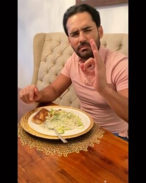 Yuli Ferreira Instagram - Pasta de zucchini o calabacín, si supieran lo deliciosa que es...
♥️🥒🥗
ademas es super fácil para preparar, el poder de la salud esta en tus manos 🙏🏻