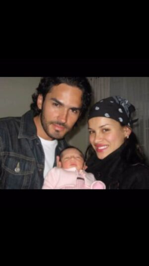 Yuli Ferreira Instagram - Princesa feliz Desde que llegaste a nuestras vidas todo se transformó en luz, eres La Niña de nuestros ojos, nuestra princesa feliz, no cambiaríamos nada de lo vivido contigo porque todo ha sido de gran aprendizaje y bendición, deseamos que Dios Todopoderoso bendiga cada segundo de tu vida y multiplique tus bendiciones como las estrellas del cielo y cómo arena tiene el mar, Feliz Cumpleaños amor de nuestras vidas, te amamos @luciariosferreira
Te amamos mi pequeña Lulú, mi Aleli, te amamamos hasta el infinito y mas allá….❤️❤️❤️❤️