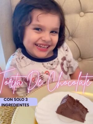 Yuli Ferreira Instagram - TORTA DE CHOCOLATE 🍫 CON SOLO 3 INGREDIENTES, deliciosa 😋 sin harinas y super fácil de hacer.
50 gr Cacao en polvo
200 gr queso crema
5 huevos
Endulza te al gusto( yo use stevia liquida.
Horno 350 g F 20-25 min aproximado. ( cada horno es diferente)