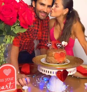 Yuli Ferreira Instagram - No existe mejor regalo en diciembre que este regalo 🎁
Feliz aniversario Amor de mi vida ❤️✨