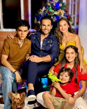 Yuli Ferreira Instagram - La verdadera riqueza después de Dios es la familia ❤️✨