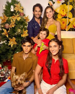 Yuli Ferreira Instagram - La verdadera riqueza después de Dios es la familia ❤️✨