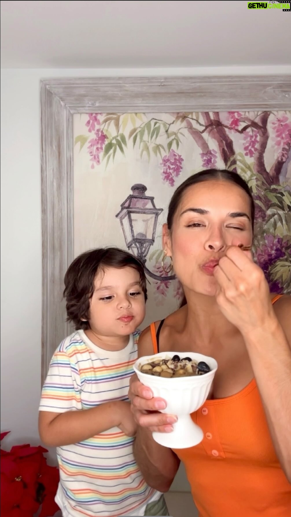 Yuli Ferreira - 40.7K Likes - A veces, lo más simple sorprende 🥑🍫
Un mousse de chocolate intenso, cremoso, saludable y sin azúcar…
✅Hecho con ingredientes reales
✅A toda la familia le encanta

Esto es lo que significa comer con conciencia y disfrute. ✨El poder de la salud está en tus manos!