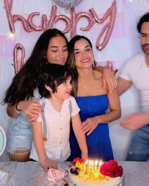 Yuli Ferreira Instagram - Celebro un año más de vida y la bendición de mi familia el mejor 🎁 que he podido recibir, me siento agradecida y bendecida por todo lo pasado, bueno y no tan bueno por qué todo trae su aprendizaje, este nuevo año se que será grandioso por que con papá Dios lo mejor está por venir…..