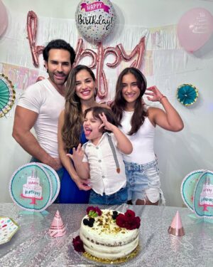 Yuli Ferreira Instagram - Celebro un año más de vida y la bendición de mi familia el mejor 🎁 que he podido recibir, me siento agradecida y bendecida por todo lo pasado, bueno y no tan bueno por qué todo trae su aprendizaje, este nuevo año se que será grandioso por que con papá Dios lo mejor está por venir…..