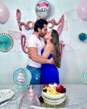 Yuli Ferreira Instagram - Celebro un año más de vida y la bendición de mi familia el mejor 🎁 que he podido recibir, me siento agradecida y bendecida por todo lo pasado, bueno y no tan bueno por qué todo trae su aprendizaje, este nuevo año se que será grandioso por que con papá Dios lo mejor está por venir…..