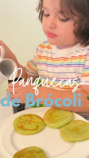 Yuli Ferreira Instagram - Panquecas de brócoli 🥦 las preferidas de David, 💚 integrar a los niños en la preparación de sus alimentos, les proporciona beneficios para toda la vida, 🫶aquí solo algunos: ganan independencia y confianza, ayuda a que internalicen desde muy pequeños buenos hábitos alimenticios, trae destreza manual entre otros. La salud empieza en nuestras manos y desde casa.🙏