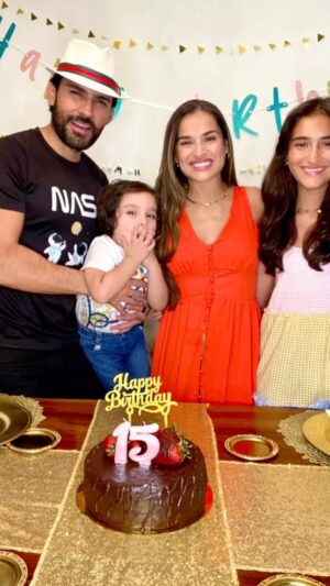 Yuli Ferreira Instagram - Aprendí a disfrutar cada momento de mi vida intensamente por que son únicos, aprendí a enfocarme mas en las Bendiciones que Dios me ha dado y me doy cuenta que soy realmente afortunada!✨ Gracias por tanto amores de mi vida, gracias a Dios por un año más de vida, gracias a cada uno de ustedes por sus mensajes de cariño y acompañarme en cada etapa de mi vida Gracias, gracias, gracias…. Gracias….✨🙏🏻❤️