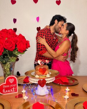 Yuli Ferreira Instagram - No existe mejor regalo en diciembre que este regalo 🎁
Feliz aniversario Amor de mi vida ❤️✨