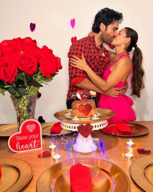 Yuli Ferreira Instagram - No existe mejor regalo en diciembre que este regalo 🎁
Feliz aniversario Amor de mi vida ❤️✨