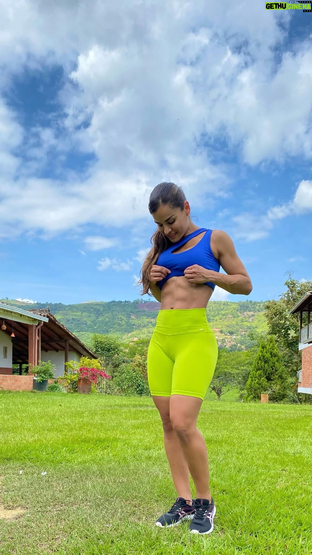 Yuli Ferreira - 35.9K Likes - Abdomen sin implementos 🔥🔥
Duras sin ir al gym 💪🏻 realiza estos ejercicios en 4 circuitos, cada uno de 40 segundos y 15 segundos de descanso entre serie 🔥 TU PUEDES
