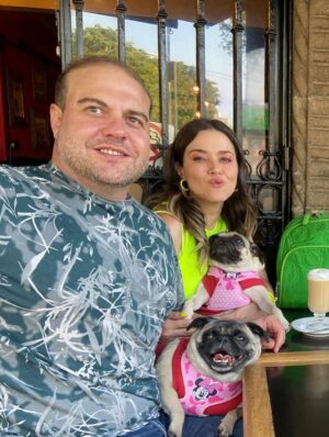 Yuliana Peniche Instagram - Amo estas fotos con mis perrhijas bellas ♥️ 🐶 ♥️ Fue al primer evento que las llevamos el año pasado y fue de @jackymollyofficial Estuvo increíble 🙌🏼✨🙌🏼
Los 3 amores de mi vida definitivamente 💯
@marcosabellaterrazo Kay y Kira ♥️♥️♥️
#love #pug #pugs #puglove #pugoftheday #puglover #pugworld #puglife #puglovers