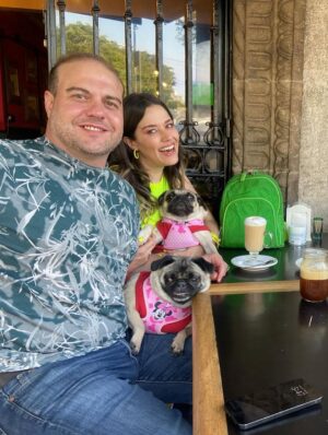 Yuliana Peniche Instagram - Amo estas fotos con mis perrhijas bellas ♥️ 🐶 ♥️ Fue al primer evento que las llevamos el año pasado y fue de @jackymollyofficial Estuvo increíble 🙌🏼✨🙌🏼
Los 3 amores de mi vida definitivamente 💯
@marcosabellaterrazo Kay y Kira ♥️♥️♥️
#love #pug #pugs #puglove #pugoftheday #puglover #pugworld #puglife #puglovers