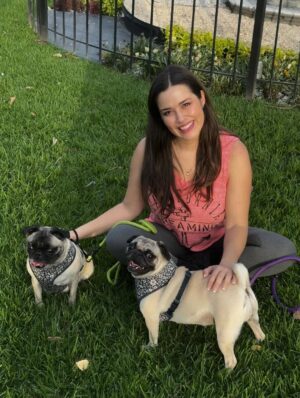Yuliana Peniche Instagram - Son mis ángeles 👼 de cuatro patas 🐾 Éstas chaparritas bellas son mi vida entera 💕🐶🙌🏼💖🫶 💞Kay & Kira💞
#kira #kay #amor #pugs #puglove #pug #pugslife #pugslover #yuliannapeniche