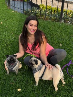 Yuliana Peniche Instagram - Son mis ángeles 👼 de cuatro patas 🐾 Éstas chaparritas bellas son mi vida entera 💕🐶🙌🏼💖🫶 💞Kay & Kira💞
#kira #kay #amor #pugs #puglove #pug #pugslife #pugslover #yuliannapeniche