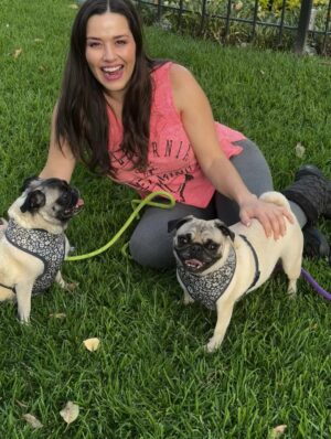 Yuliana Peniche Instagram - Son mis ángeles 👼 de cuatro patas 🐾 Éstas chaparritas bellas son mi vida entera 💕🐶🙌🏼💖🫶 💞Kay & Kira💞
#kira #kay #amor #pugs #puglove #pug #pugslife #pugslover #yuliannapeniche