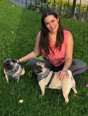 Yuliana Peniche Instagram - Son mis ángeles 👼 de cuatro patas 🐾 Éstas chaparritas bellas son mi vida entera 💕🐶🙌🏼💖🫶 💞Kay & Kira💞
#kira #kay #amor #pugs #puglove #pug #pugslife #pugslover #yuliannapeniche