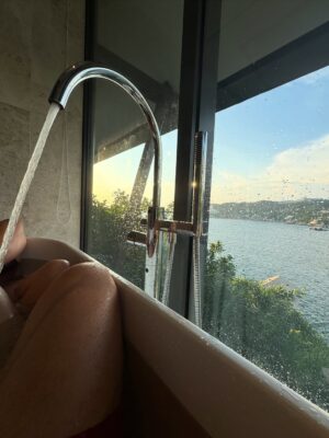 Yuliana Peniche Instagram - Festejando mi cumpleaños este fin de semana en Tailandia jajajajajaj con muchísimas emociones.El mejor de los cumpleaños Rrrrrrreina te amo corazón ❤️ @yuliannap