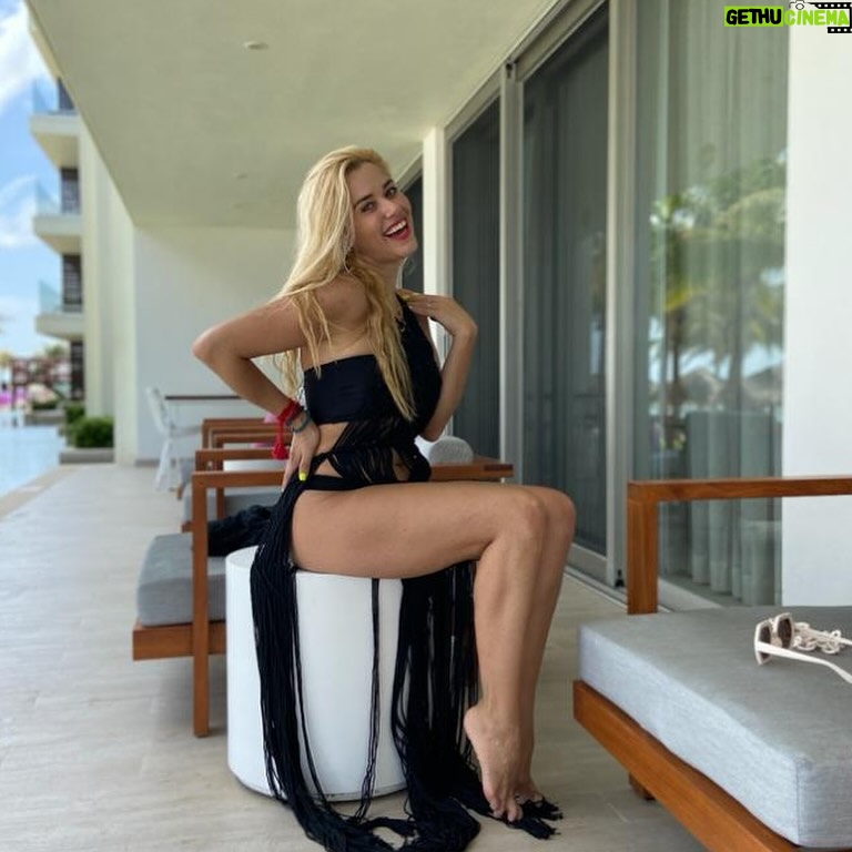 Yuliana Peniche - 5.4K Likes - ¿ Regreso a ser rubia 👱‍♀️? ¿ Que opinan 💛 ? 

#actriz #rubia