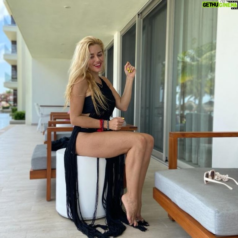Yuliana Peniche - 5.4K Likes - ¿ Regreso a ser rubia 👱‍♀️? ¿ Que opinan 💛 ? 

#actriz #rubia