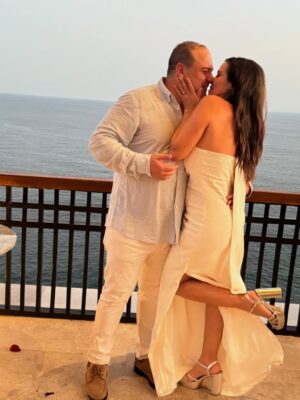 Yuliana Peniche Instagram - ¡¡¡ Siiiiiiiiii !!! ¡ Si acepto 💍 mi amor ! En ésta vida y en todas me caso contigo 👰♀️ 🤵♂️ 🤍 Y y M 🤍 ¡Te amo! @marcosabellaterrazo & @yuliannap 18/08/2025
#amor #love #yuliannapeniche #marcosabella