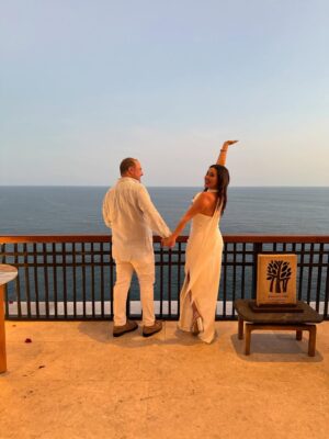 Yuliana Peniche Instagram - ¡¡¡ Siiiiiiiiii !!! ¡ Si acepto 💍 mi amor ! En ésta vida y en todas me caso contigo 👰♀️ 🤵♂️ 🤍 Y y M 🤍 ¡Te amo! @marcosabellaterrazo & @yuliannap 18/08/2025
#amor #love #yuliannapeniche #marcosabella